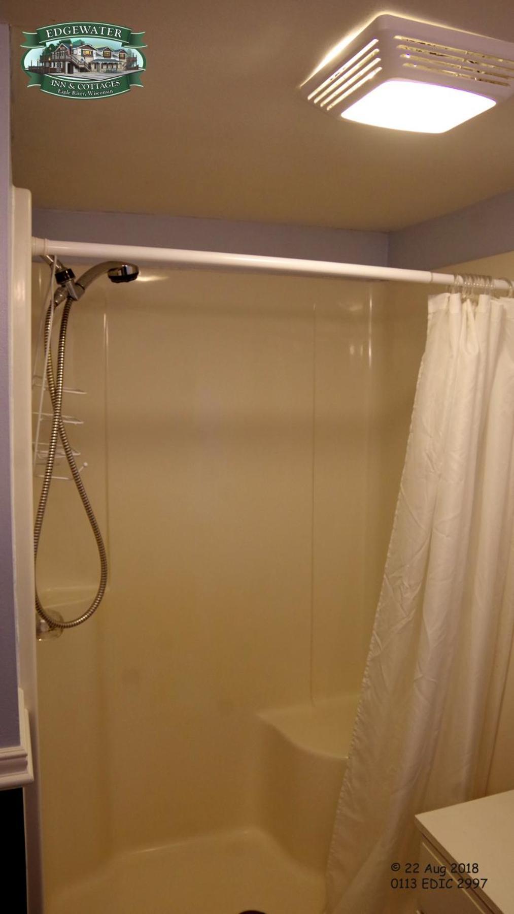 Edgewater Inn & Cottages Eagle River Chambre photo